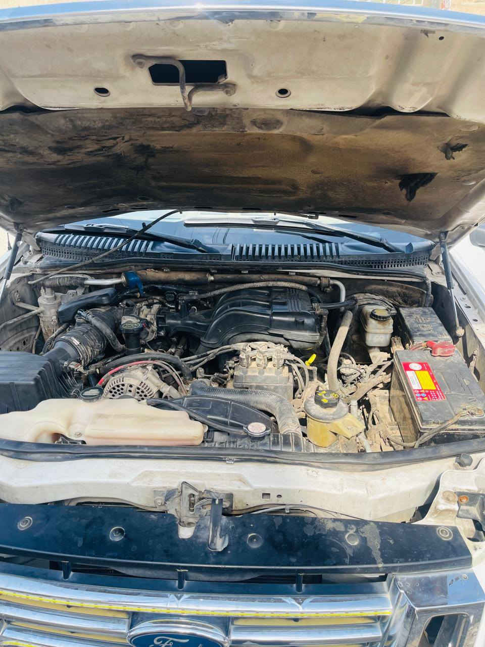 السلام عليكم ورحمة الله وبركاته 
للبيع للبيع 
فورد اكسبلور 2007 خليجي صحراوي 
السيارة جديدة ونظيفة كلش الحمدلله 
وما بيها اي نقص 
المواصفات 
محرك ستة سلندر 4000 
سبعة راكب 
فور ويل 
كشن السائق كهرباء
شاشة لمس وكاميرة دوارة 
حساسات خلفي  
تخم تايرات وباتري وحدادية كله جديد 
كير ومحرك وتبريد ثلج وفور ويل كله لوك وبشرط 
رقم بغداد باسم صديقي تحويل ثاني يوم 
مكاني بغداد الزعفرانية 
السعر 99 وبيها مجال حك الجية 
للاستفسار اتصل وتدلل ***********
