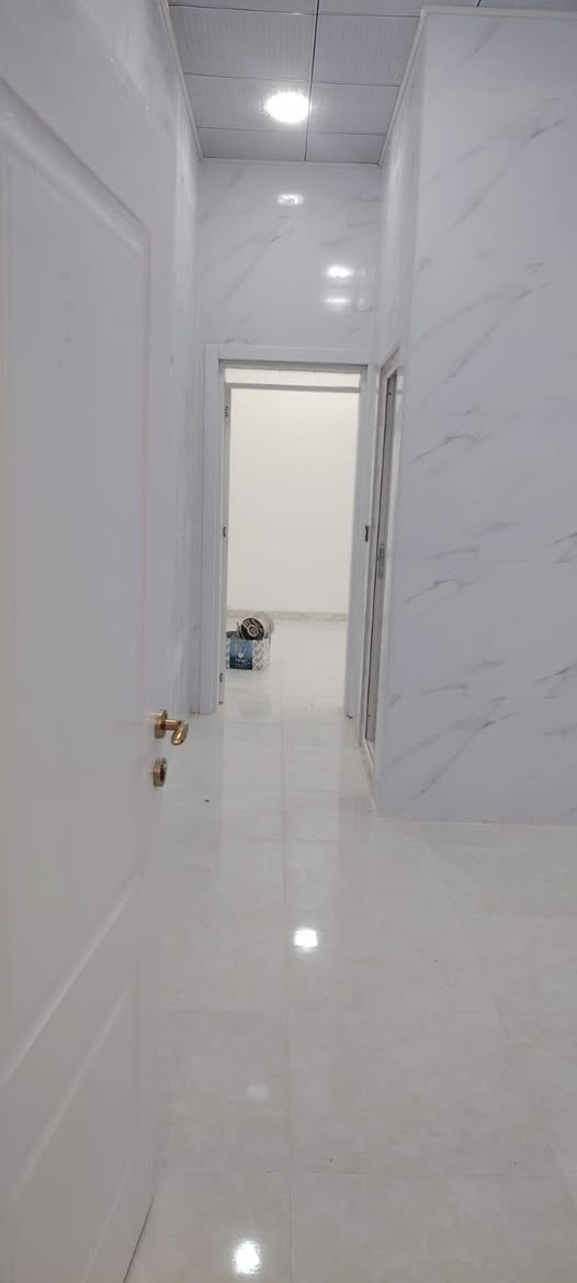 دار للبيع 100م طابقين 3 غرف جديد مامسكون بناء درجه اولى موقع الدار حي الاطارات على حديقه
 للاستفسار الاتصال على الرقم ***********
