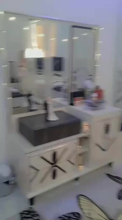 غرفه نوم تركي للبيع السرير جك مخزن والشازلون هم مخزن نضيفه كلش للاستفسار ***********
