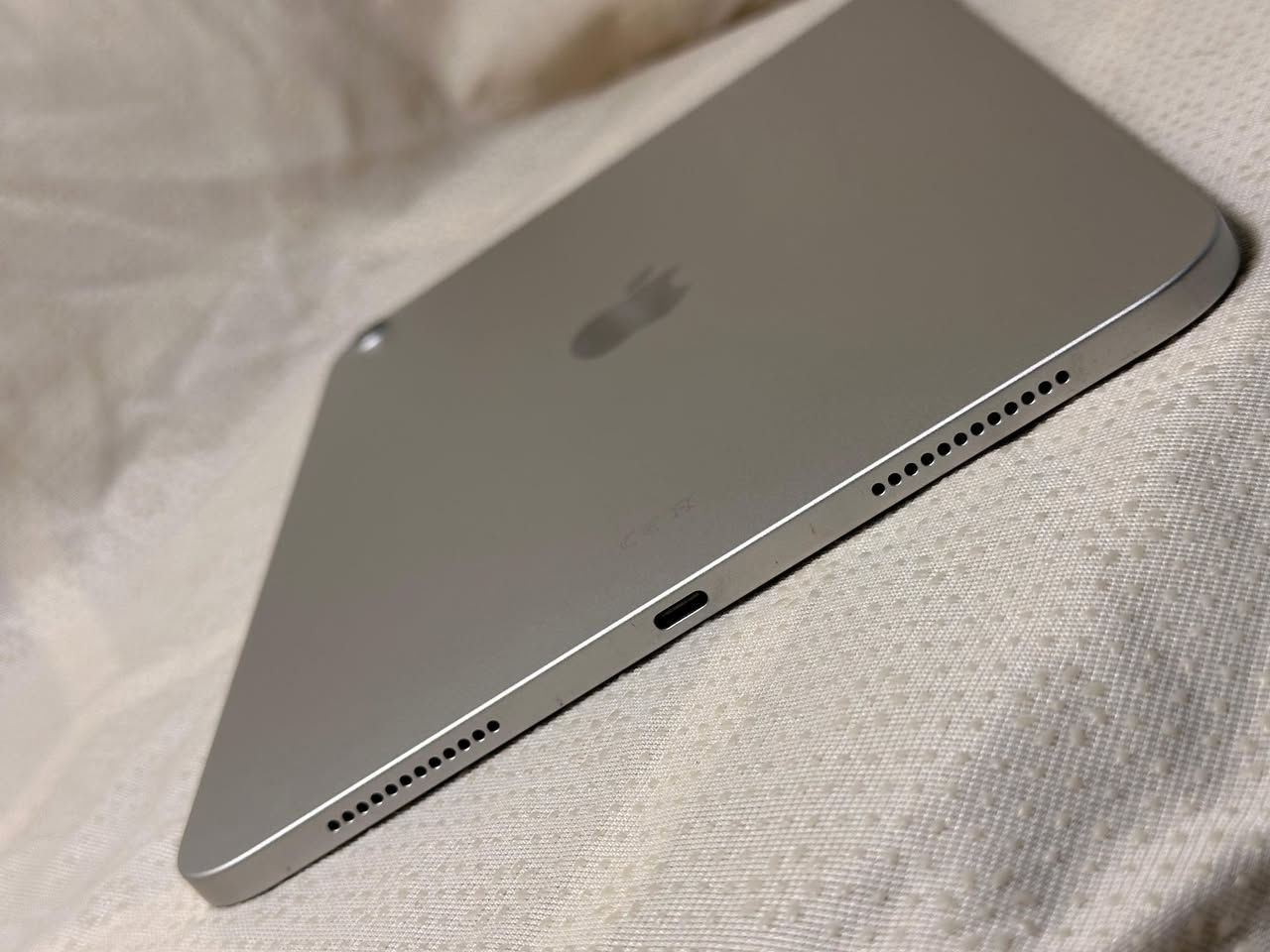 ايباد 11 a-16 ذاكرة 64 بطارية 100‎%‎ استخدام قليل مشحون 50 مرة فقط .. بعده بالضمان /السعر 520 الف.. مع كيبورد اصلي مع كفر اصلي + التوصيل مجاناً 🚚🆓 فقط بغداد نضافه 100/100. 
الاتصالات *********** واتساب 
  واتساب ***********.               
#ايباد.
