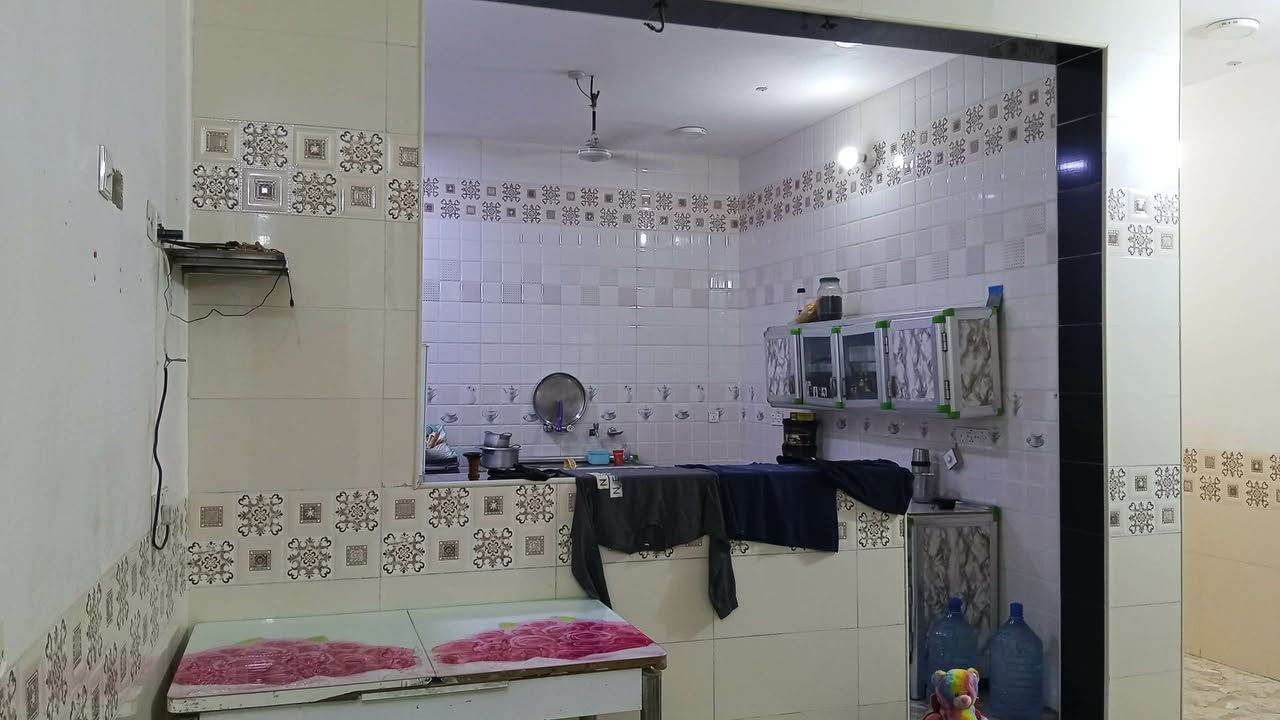 متوفر بيت قرب نادر ثانيه عل شارع عام يعني مركز مدينه  يبعد عن شارع ٢٠٠ متر بناء ٢٠٢١ مساحه ١٢٠ متر تتوفر يمه كامل خدمات ماء كهرباء مجاري تبليط عل اخير باسمي سند ٢٥ تحويل مباشر سعر ٧٣ وبي مجال 
للاستفسار 
***********
