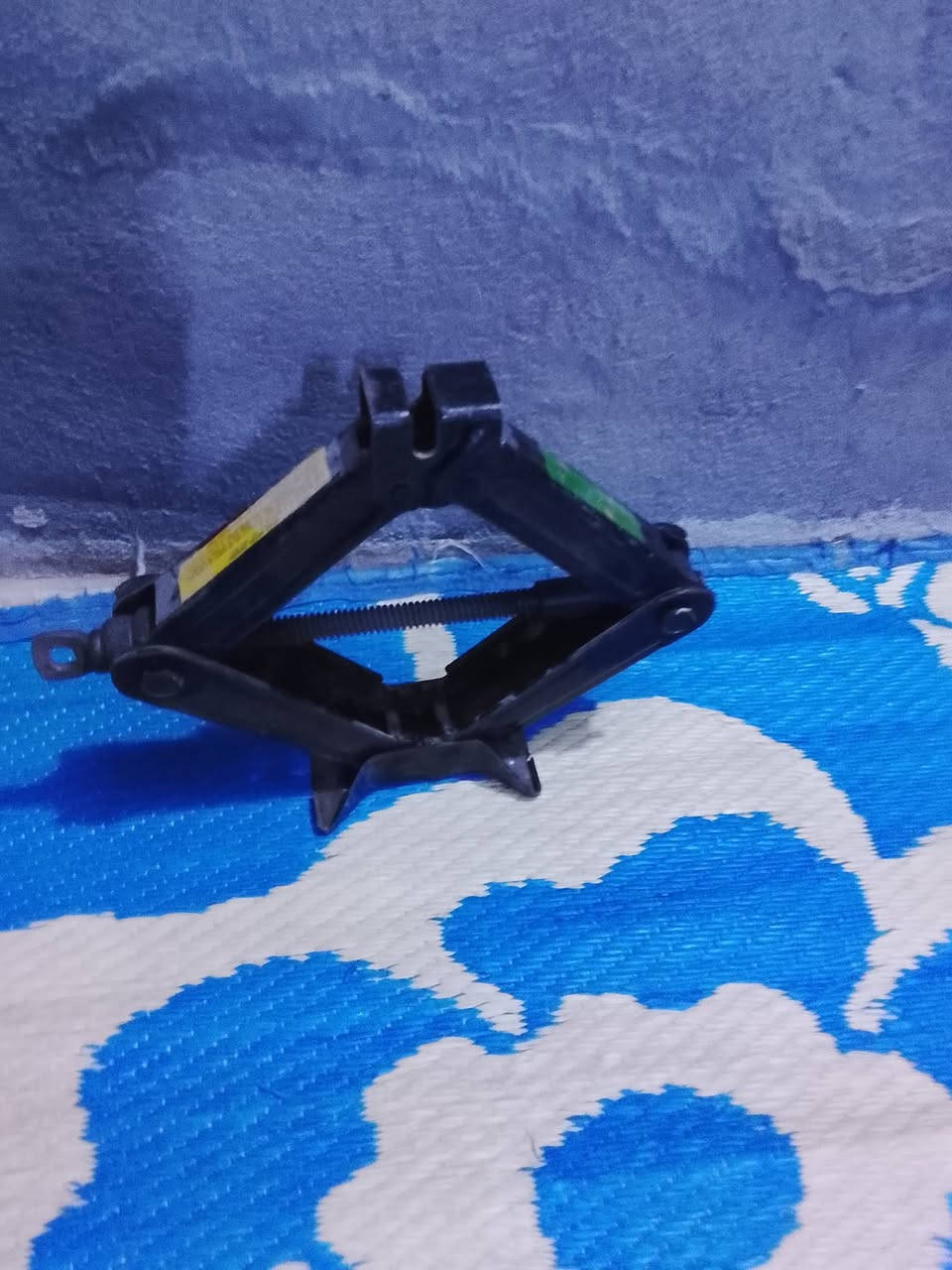 ابطانين الانترا ومطريات الانترا وجك رفع الانترا موديل 14 و15 كلهن جدد ما مستعملات مكاني بصره  ***********
