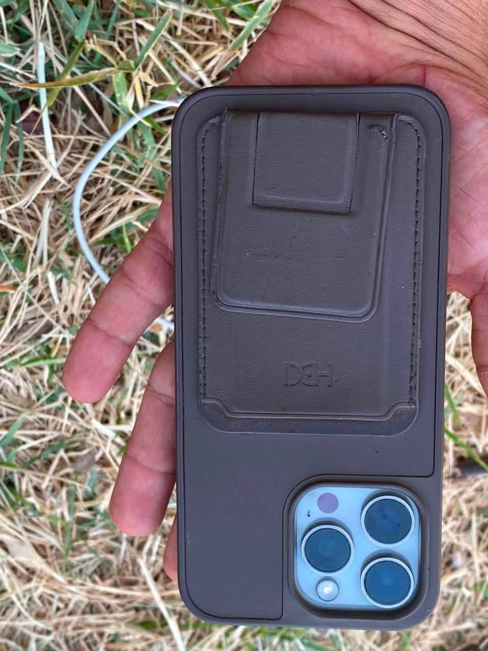 آيفون 15برو ماكس  مكفول للبيع ***********
