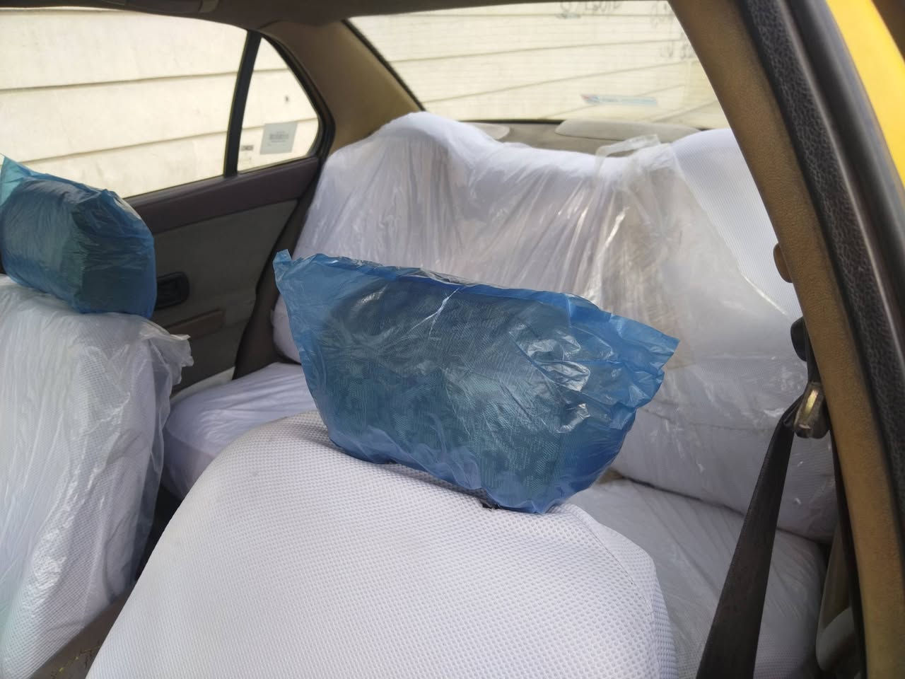 السلام عليكم للبيع سمند مديل ٢٠١١ مالت اخوي بسمه مصفره هيه غرامات رقم دولي  *********** شباب مامتواجد عل نت الشراي يخابر السعر ٣٨ بيهه مجال بصيط سياره جديد ونضيفه مال  خابر واستفسر مكان السياره الشعب حي اور تقاطع علي الاسمر
