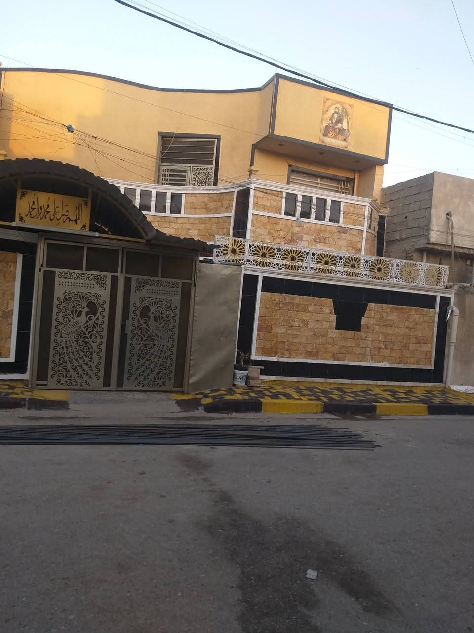 يا الله.دار.للبيع.اومراوس.بسعر.مناسب.حي.الكوفة.٢٠٠متر.واجهة.١٠.نزال.٢٠خلف.مكتب.السلطان.طابقين.مسلح.الاول.٣غرف.نوم.مع.استقبال.الثاني.٣غرف.نوم.مع.حمام.تواليت.مشترك.المنطقة.تبليط.مقرنص.كامل.الخدمات.مع.البيت.جهاز.رافع.القدرة.مع.خزان.ماء.٢.ماطور.ماء.مبأيل.***********بالتوفيق.
