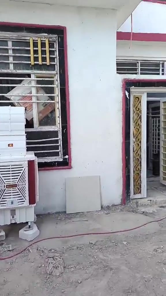 بيت خمسين متر طابقين غرفتين نوم مسلح ماء وكهرباء وجاري استقبال وصاله ومطبخ وحمام ومنور الطابق الثاني غرفتين نوم وصاله وبيتونه وسطح السعر 63 وبيه مجال الحر قريب على الجنسيه الجديدة خلف مركزالحر اي استفسار الاتصال على الارقام ***********/***********
