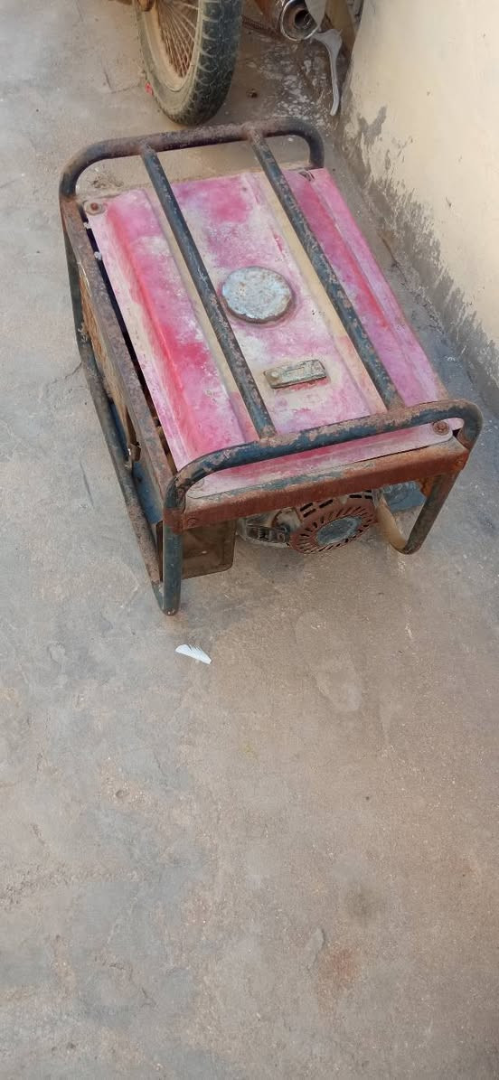 اغراض مناسبة للبيع
مولدة شغالة 40
مبردة نظيفة 70
ميزان فيتنامي الأصلي جديد 30
عربانة حديد ب15
عربانة خشب ب30
القاسم قرب المستشفى 
***********
