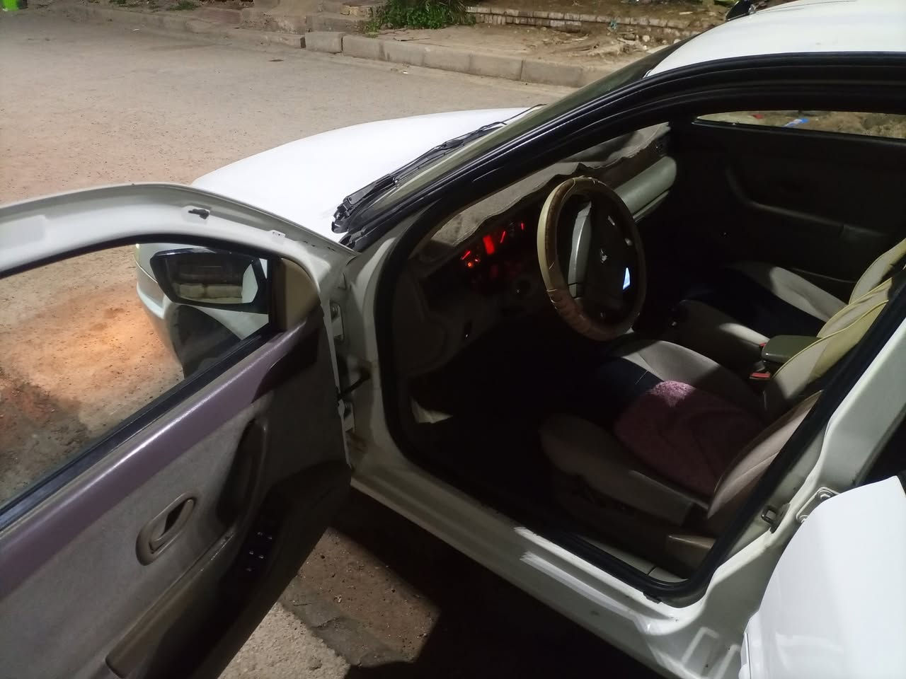 سلام عليكم سيارة سمند سورن مديل 11جاهزة من كلشي تدفه تبريد تخم تاير سنويه صاقطه صار شهر شرط تحويل سعر 35وبيه مجال قليل ***********
