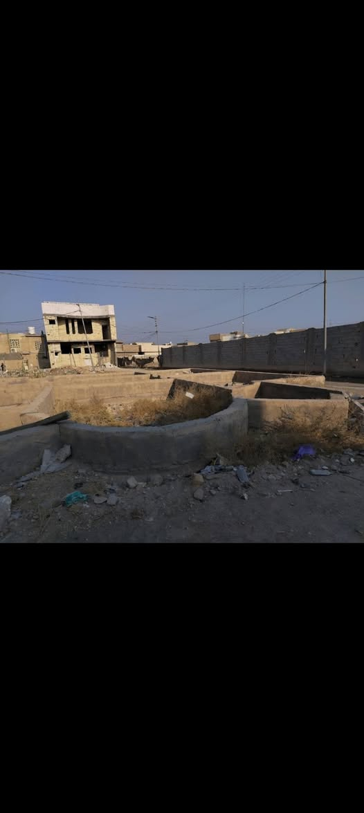 قطعه مساحه ٢٦٠متر الحر الشارع الرئيسي عن الشارع ١٠٠متر ركن الدخول علئ فرعين مضيف الامام الحسين واسكيمو او العالم الاماني الاروربي ماء مجاري كهرباء واصل الى القطعه الاستفسار الاتصال ***********
