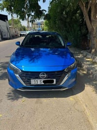 نيسان سينترا موديل 2024 sv للبيع  سيارة ماشية 30 الف  حادث جاملغ و بني...