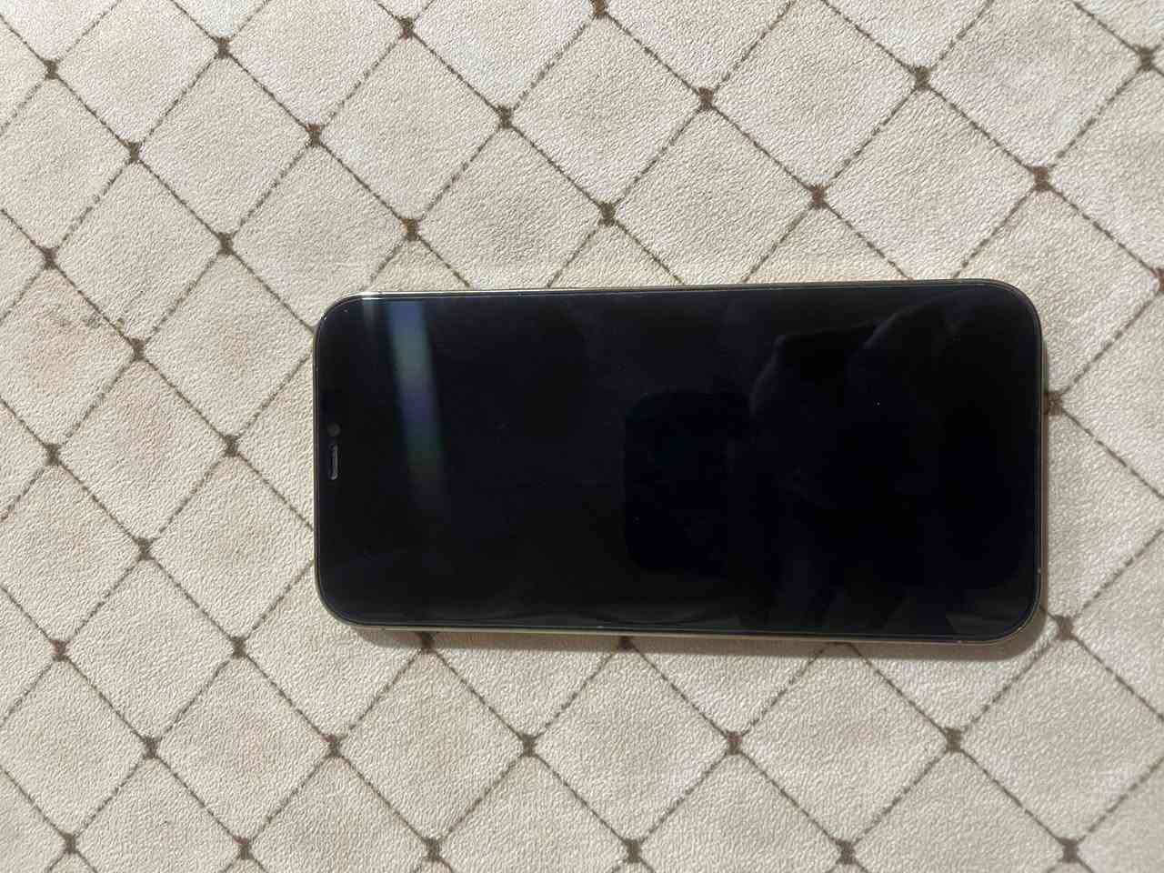 سلام عليكم ايفون 12برو ماكس مكفول من الشخط بطاريه 80مامبدل بي ايشي سعر 600وبي مجال قليل كلش موجود ماسنجر او للاتصال ***********
