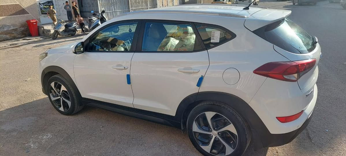 السلام عليكم توسان 2017خليجي سياره جديده داخل عسلي
كير ومحرك نضاف سياره علوضع الشركه تخم تاير وليكب 
حساسات خلفيه بسمي بغداد السعر 173مكاني بغداد شعب ‭0770 454 1209‬
