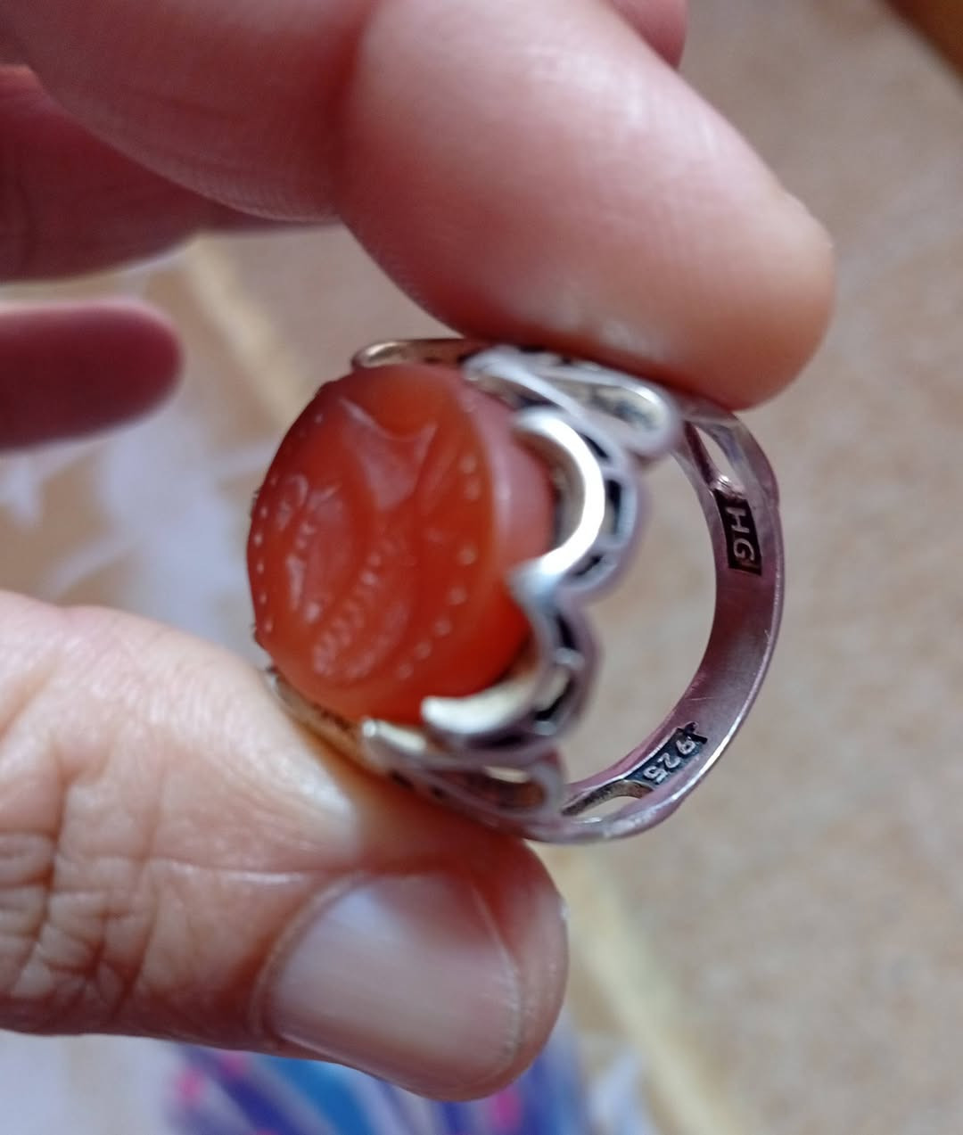 اللبيع من نوادر أنتيك عقيق يماني احمر  مرصود رصد قديم جدن ذمة فضة 925سعر100وبي مجال الطيبن رقم تواصل***********
