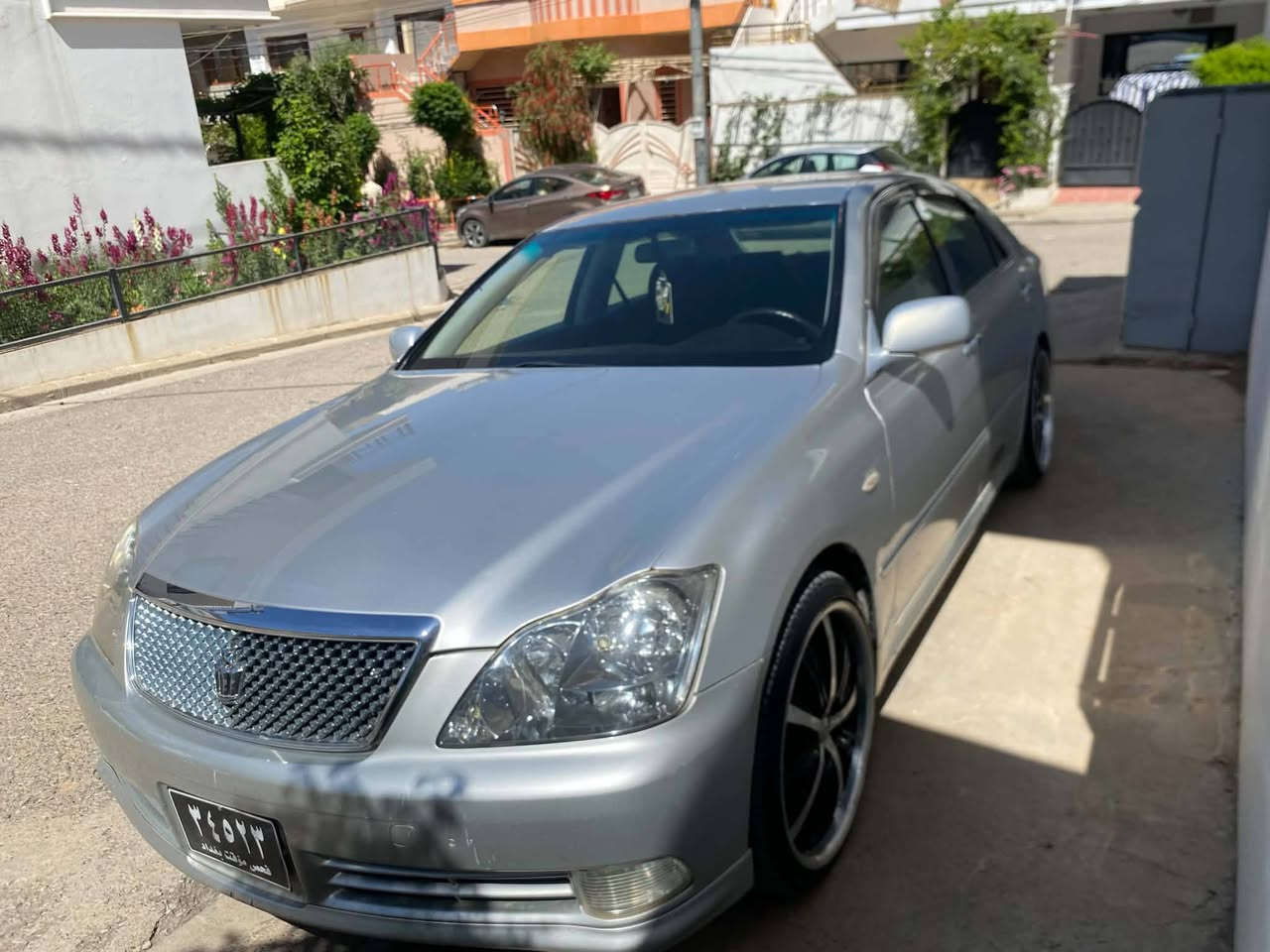 سەرەتا بەناوی خوای گەورە شاهینە بڕاوە مۆدێل ٢٠٠٥ مەکینە ١٨٠بچوک بە بچوک کامل مەسرەف کراو ٣ دوگمە ناوڕەشی ساج سوور بێ دەعمو لێدان برێکی بەسراوە جامی هەڵگیراوە تەبریدی سارد و گەرم***********سلێمانی
