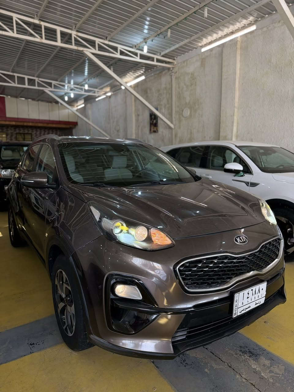 #معرض_بيت_شريجي_للسيارات🧿
سبورتج  (2019) خليجي كويتي اصلي  
 رقم واسط مشروع وطني باسمي  لسيارة جاهزة من كلشي
والسياره مصروف عليها هواي وجاهزة ع اخر حباية
نظام ترحيب بالسياره عن قرب..
مكفوله عدا تكحيلات فقط
محرك 2000
تبريد قطعتين...
ثلاث انظمه قياده
نظام تشخيص العطل عن طريق الشاشه...
لدات بل مري ترحيب
مري ترحيب
لدات أماميه لايت زنون  عالي ناصي منظومة
بك لايت لد 
اشاير بالمري... 
٥ ويل كب...
شاشة كامرة دوارة
حساس خلفي 
العنوان  الكوت معرض بيت شريجي حي لحكيم مجاور محطة الواسطي 
للاستفسار 
*********** حسنين
