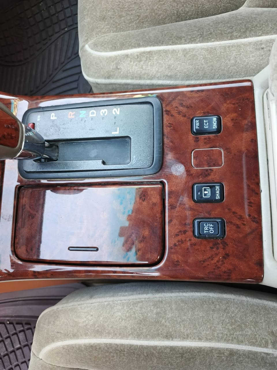 ملكه ادوات مكينه وكير بجيس
حداديه تخم تاير جاهزه
كصه جنطه 
تبريد ثلج
سياره حلوه ونضيفه سعر34وبيه مجال لاستفسار اكثر‏‪***********‬‏
