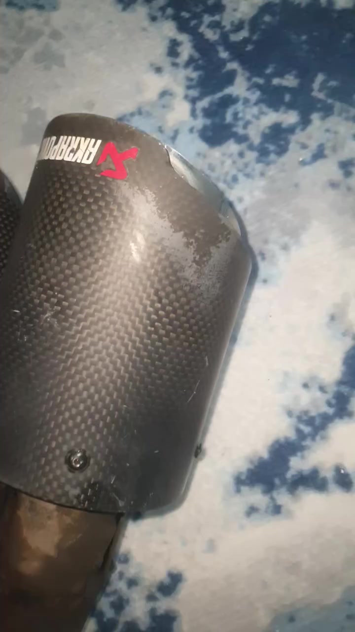 لةسةر ئيزني ئةدمين ئةو 4سةرة گزؤزةم هةية    كاربؤن فايبةرة  رةشي مات ماركةي 
AKRAPOVIC 
هيج كيشةي نيية بةس لة فيديؤيةكةي و وينةكان ئةو دوو جيگاي برةك سپي بؤيتة هاويشتيمة ناو دوو بزنةي سؤر  ديارة دوو قل 40هةزار بةس ئةو دوو جيگاي سپي بؤيتةوة دةكةمة 35هةزار هةر 4قلي بكري بؤت دةكةمة 60هةزار ئةگةر دوو قليش بكري بة 35 ❤


**إذا كنت صاحب هذا الإعلان وتريد حذفه لأي سبب، رجاءا أرسل رسالة إلى الدعم الفني**