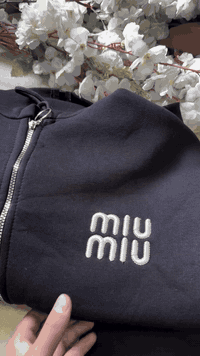 سويتر اسود سحاب 🧥  مقاسات من 40-46  يتوفر بثلاثة علامات تجارية MIU MIU...