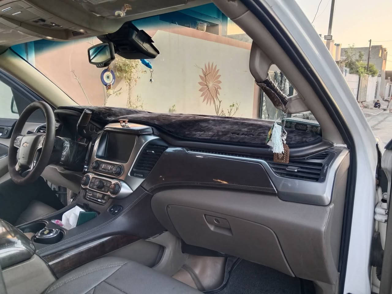 السلام عليكم  تاهو سوبرمان ٢٠١٨ اصل ابيض مكينة وكير وحدادية وتخم تاير جاهزة وعل فحص ماشية ٤٢٠ /ناقصهة كلج كمبريسر فقط
فول مواصفات عارضهة ٢٨٠ وبيهة مجال الشراي يتصل ويأمر امر *********** مكاني بغداد
