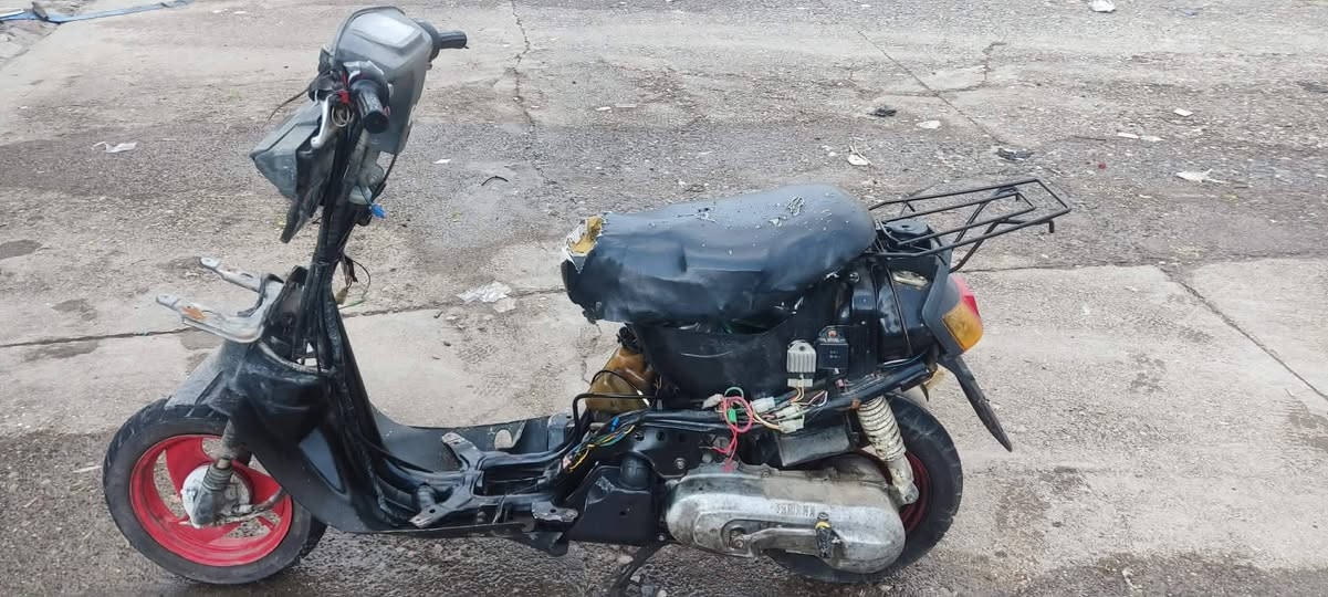 ماطور بزون للبيع
شاصي شرط 
محرك شغال 
السعر 100وبي مجال
***********
‏‪***********‬‏
