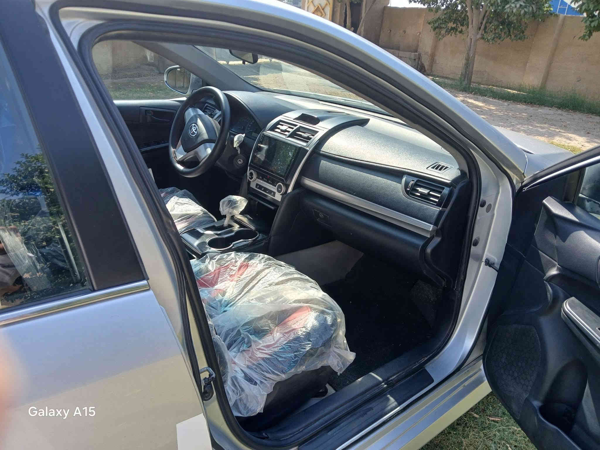 السلام عليكم 
عندي تويوتا كامري خليجي
سلفر موديل 2014
رقم سليمانية 
بيه قطع صبغ 
السعر تواصل الاتصال
***********
