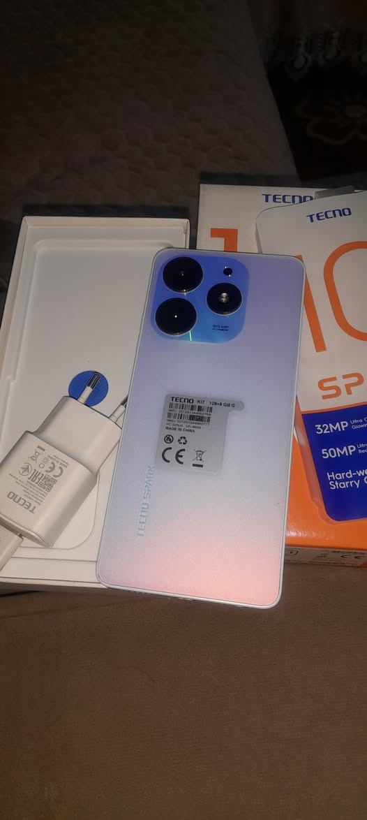 السلام عليكم جهاز موبايل للبيع  اخوالجديد تكنو k17 ذاكرة ١٢٨ كلش نظيف مثل مموضح بالصور السعر ١٠٠ *********** 
***********
المكان المعالف قرب مدرسة للفراهيدي
