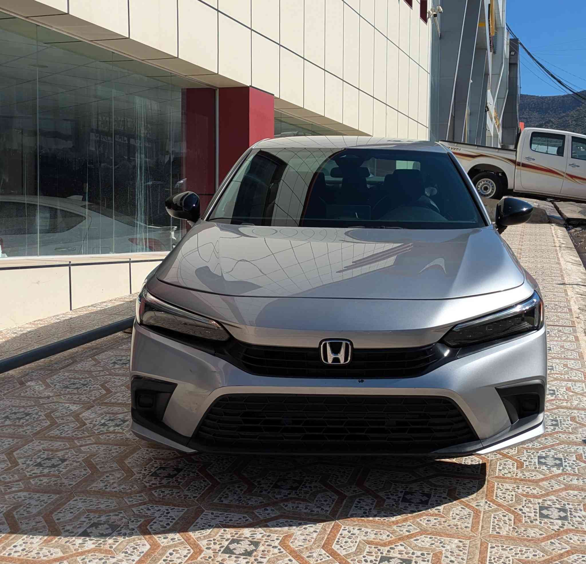 مكينة 20 تنفس طبيعي
مصابيح LED أمامية وخلفية
مقاعد رياضية مكسوة بالجلد والشامواه، مقود متعدد الوظائف، دواسات رياضية.
شاشة معلومات  تدعم آبل كاربلاي وأندرويد أوتو، شاشة عدادات.
نظام كبح تلقائي للتخفيف من التصادم 
نظام الحفاظ على المسار
بابين صبخ جهة سائق بدون دواخل
سعر 140 ومجال 
بدون رقم تترقم محافظات الاقليم


**إذا كنت صاحب هذا الإعلان وتريد حذفه لأي سبب، رجاءا أرسل رسالة إلى الدعم الفني**