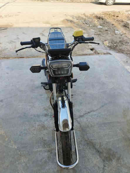 دراجة سونك ٢٠٢٤ للبيع كاملة اي نقص مابيها بس التانكي مالها بي رصعة مكاني الكاطون لي يريد يتصل ***********
