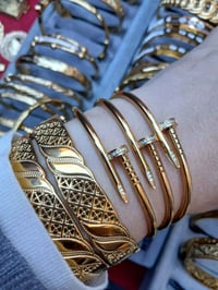 التحرير • توصيل مجاني • اكسسوارات شخصية