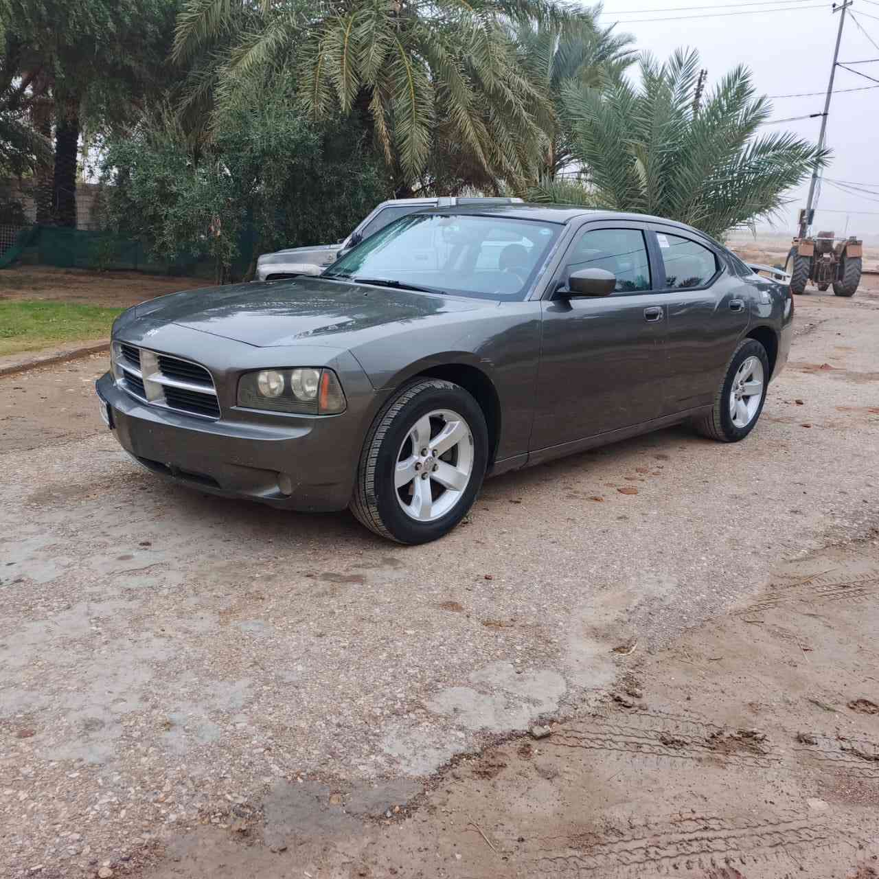 السلام عليكم جارجر للبيع مديل 2010 وارد امريكي كلين بدون حادث السونار مرفق مع الصور السيارة مكفولة كير ومحرك وتبريد وصدر وتخم تاير اخوان السياره مال بيت مامشتغله تكسي رقم أربيل جديد با اسمي 
محرك 3500
السعر                 115 بيها مجال قليل
مكان السياره ديالى بلدروز 
***********
