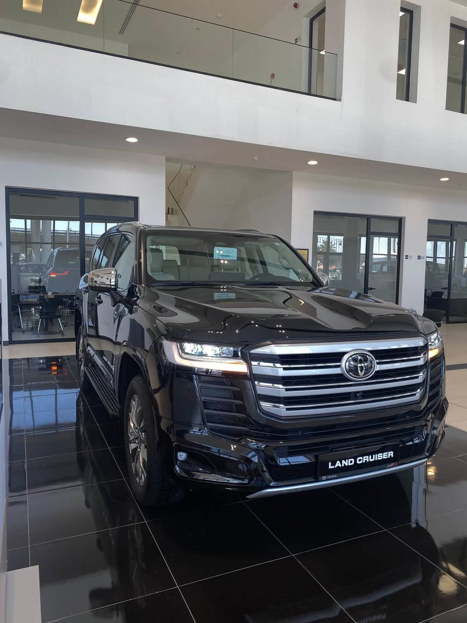 لاندكروزر Vx هايبرد ٢٥ زيرو للبيع 

منفيست جنوبي مع امكانية ترقيم السيارة حسب رغبة الشراي

* شاشة عرض 12.3 بوصة مع نظام صوتي JBL بـ 14 سماعة
* لوحة عدادات رقمية 12.3 بوصة
* شاشات ترفيه للمقاعد الخلفية
* مرآة رؤية خلفية رقمية
* إغلاق الأبواب التلقائي (شفط)
* نظام الرؤية البانورامية
* إضاءة داخلية تفاعلية
* قفل تفاضلي أمامي وخلفي
* نظام مراقبة النقطة العمياء
* نظام سلامة تويوتا ٣

الضمان تويوتا العراق

* ضمان البطارية: 8 سنوات
* ضمان السيارة: 3 سنوات أو 100,000 كم
* صيانة مجانية: سنتان أو 40,000 كم

للاستفسار و التواصل عبر الرقم التالي 
***********
