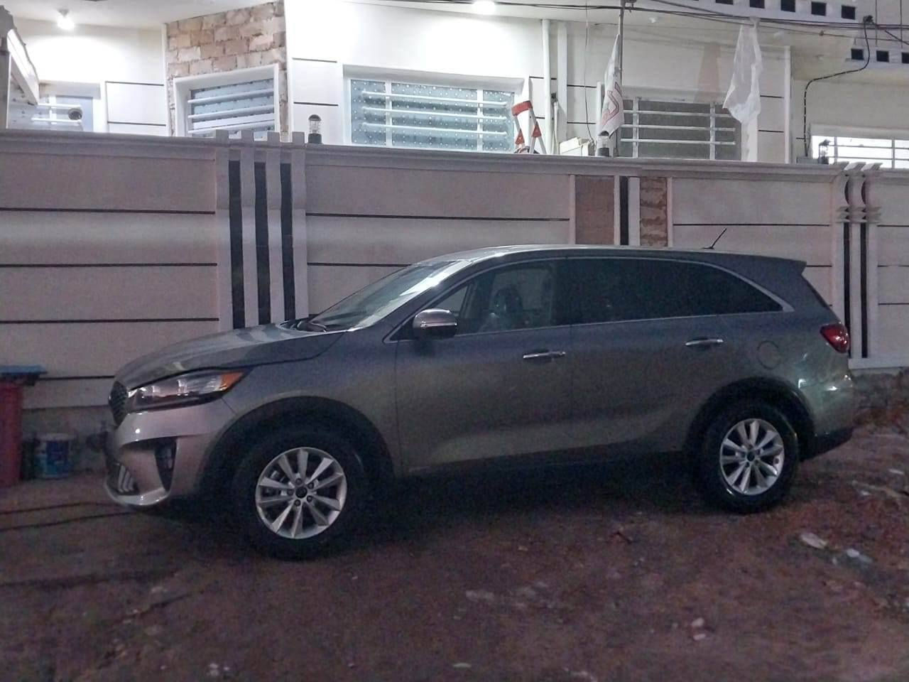 سلام عليكم للبيع وللمراوس حسب القناعة سورنتو موديل 2019 امريكي 6ستندر و7 راكب رقم بابل حادثها بس بنيد نفسه مصبوغ الباقي كفاله صور الحادث موجوده باقي التفاصيل الاتصال على الهاتف ***********
