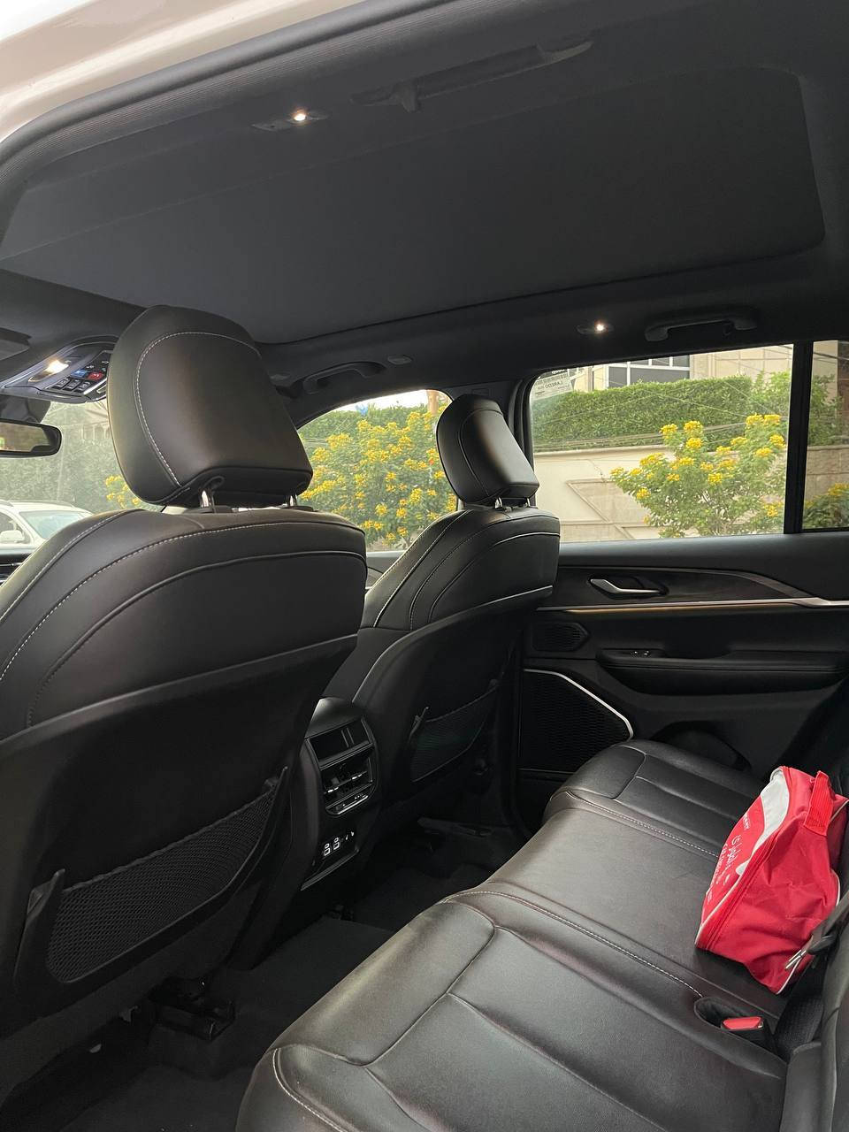 جيب كراند شيروكي ( 4xe هايبرد )
Jeep Grand cherokee  2024

محرك : 2000 تيربو +هايبرد +كهرباء
ماشية : ٣٧ الف 
ضررها : (قطعه وحده مبدل نفس لون)

حاله الايرباك : سليم 💯

المواصفات :
 
لمتدد 

١- بانوراما 

٢- بصمة تشغيل وابواب وتشغيل عن بعد

٣- صندوق كهرباء 

٤- مقاعد جلد + كهرباء + خزن ميموري

٥- تدفئة سترين + مقاعد

٦- خمسة راكب 

٧- رادار 360 درجة 

٨- تحديد مسار 

٩- حساسات خلفية 

١٠- تبريد قطعتين 

١١- خمس انضمة قيادة 

١٢- دفع رباعي. 

١٣- كير موس 

١٤- هاند بريك بصمه 

١٥- شفتات ستيرن 

١٦- لايتات لد 

١٧- هيترات في الكشن 

١٨- كيبل شحن اصلي مع السيارة 

١٩- ستيرن كهرباء +فول تحكمات 

٢٠- سستم صوت و دمام خلفي 

السعر : 348$

مكان السيارة بغداد 

رقم الهاتف : ***********
