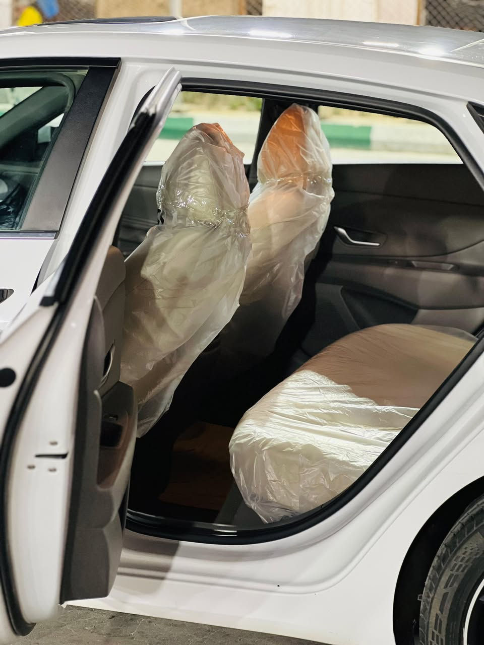 سلام عليكم
هونداي النترا خليجي   
مديل  ٢٠٢٣
رقم بغداد 
مواصفات 
ماشيه 61 ألف
مواصفات كامله 
فتحه سلايد
بصمه تشغيل + تشغيل عن بعد + بصمه ابواب
مكينه DOHC 16V 2000cc
شاشه كبيرة
بلوتوث + اتصال بلوتوث
Apple carplay
Android auto
لدات امامي خلفي
حساس اماي +خلفي
3 انظمه قيادة
شاحنه لاسلكي
كامره خلفيه
ويل 17 كروم
دخول ذكي وترحيب
وجنطه ذكيه تفتح عن بعد

تليفون ***********
عنوان بغداد
