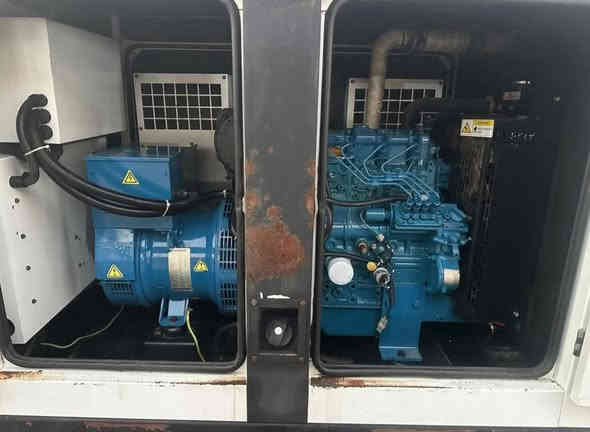 السلام عليكم 
للبيع مولد نوع بيركنز بزون انكليزي اصلي افجي ولسون
 كاتم 100%محرك 4سلندر توليد 20كيفي ثري فيز بلادي
وارد استرالي منضومة حماية فول اوتو اطفاء وتشغيل ذاتي 
المولد مشتغل قليل جداً برغي ما مفتوح بيها شرط الحمل
العنوان//بابل-الشوملي-سريع البصره 
للأستفسار//***********
متوفر توصيل 🚚 الى جميع المحافظات
