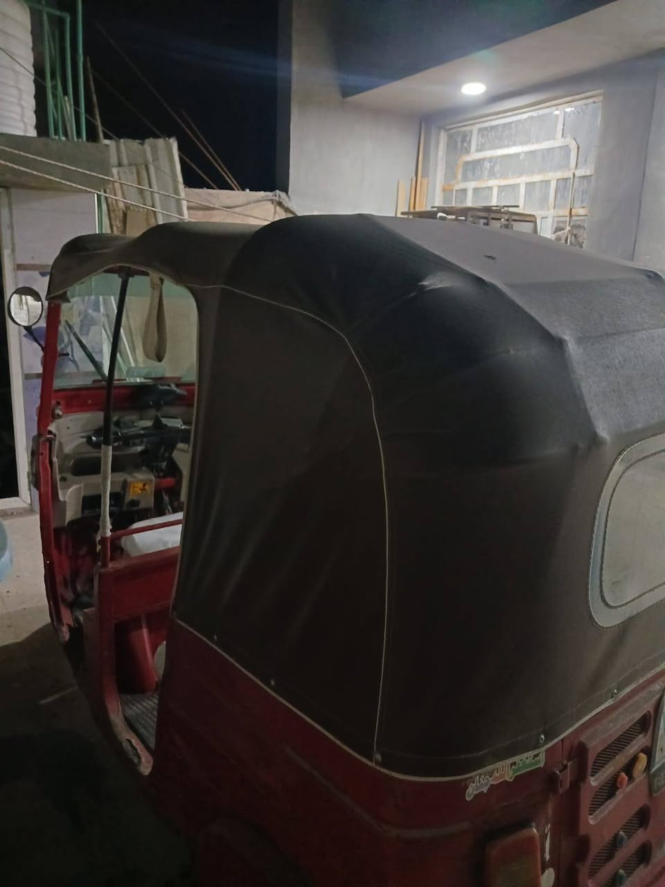 السلام عليكم للبيع تكتك باجاج  مرقم كامل موديل 2018 محرك 2020 جديد السعر اربعة و 300 بيها مجال مكانها ابو غريب *********** واتساب
