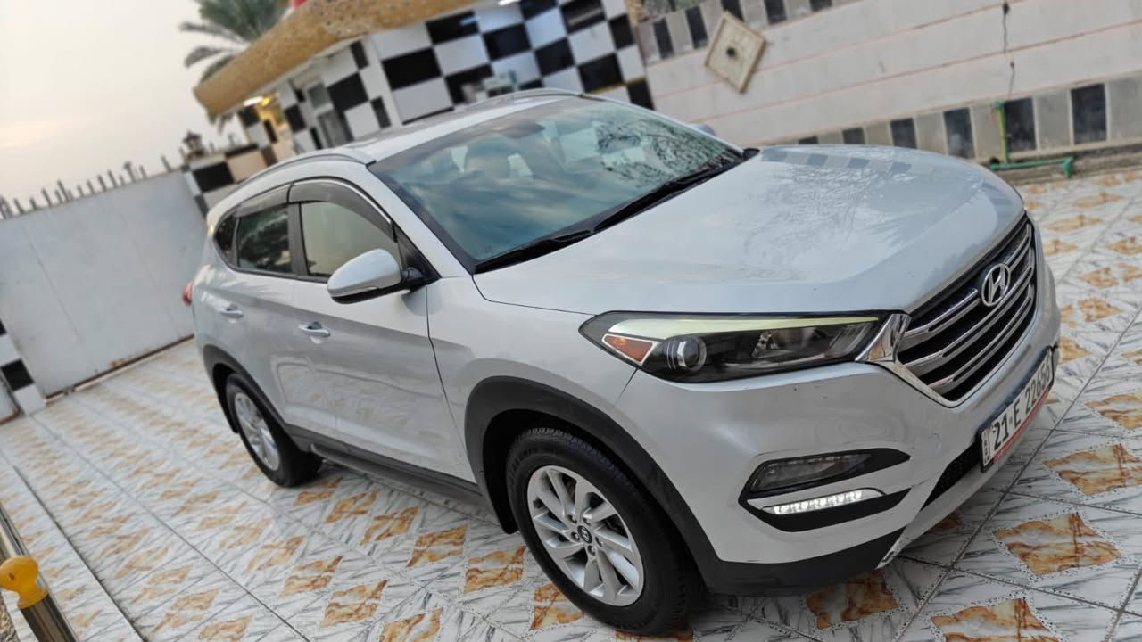 سلام عليكم توسان واردامريكي كلين بدون حادث بس دعاميه وصورالحادث بل منشور لون سلفر مواصفات نص فول رقم جديد سليمانيه سنويه جديده وكاله تحويل حاضر موديل 2016 السعر152معه مجال قليل وسونرعندي كلشي مكفول حته مكينه مامفتوحه مكان كربلاء رقمي ***********واني  خادم
