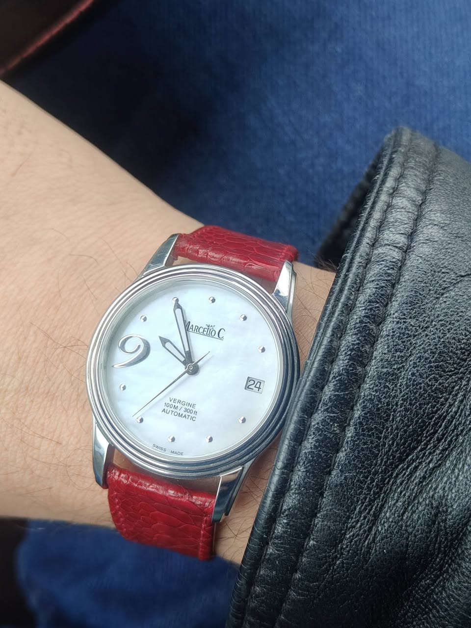 ساعة ماركة سيللو.. مكينة سويسري اوتوماتك  نظيفة 100 %..  مينا صدفي جميلة جدا بالواقع.. جامة زفير . قطر 38.. مع السير الاصلي الحديد اي استفسار اني حاضر


**إذا كنت صاحب هذا الإعلان وتريد حذفه لأي سبب، رجاءا أرسل رسالة إلى الدعم الفني**