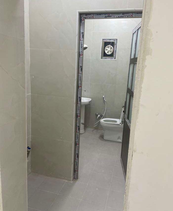 سلام عليكم للايجــار شقه حكيميه باب معزول
تحتوي غرفه صاله ستقبال مطبخ صحيات
اجار600 📞***********  📞
