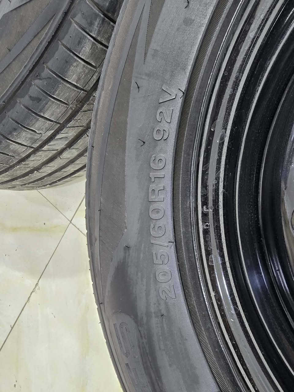 تخم ويل جديد 16
تخم تاير جديد اقل 20يوم من مشدود
عنوان واسط الزبيديه 
سعر350
مكلف بل نشر 
***********
