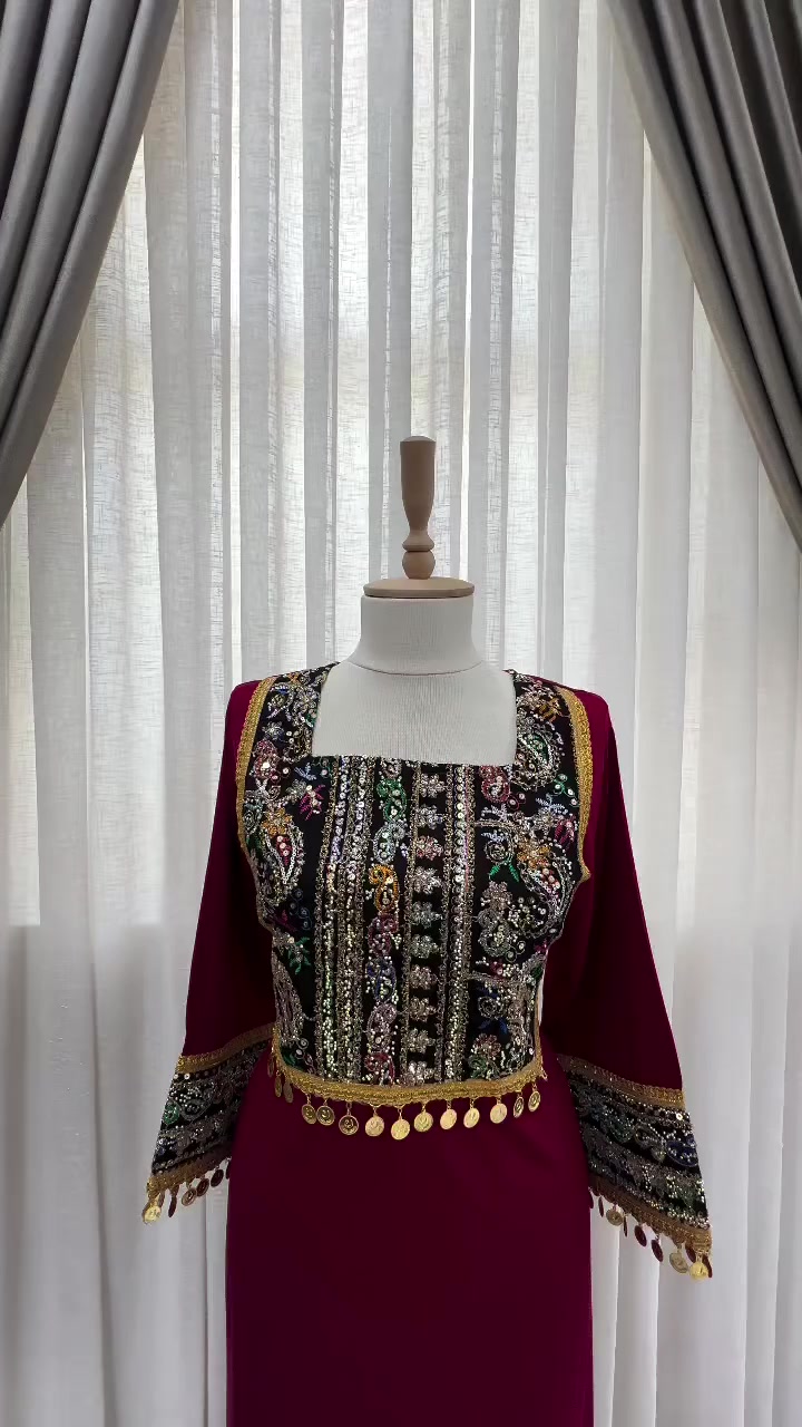 گلبية رمضانية للبيع اشتريتها وهسه من قستها طلعت صغيرة عليه وتجنن باللبس امانة الله تلبس وزن 95 اخذتها ب40 وابيعها ب35 لان مملبوسة
والتوصيل موجود


**إذا كنت صاحب هذا الإعلان وتريد حذفه لأي سبب، رجاءا أرسل رسالة إلى الدعم الفني**