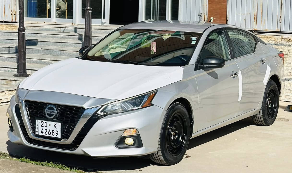 للبيع التيما S
السعر 124 بيها مجال 
*********** 
الون سلفر 
بجم امامي خلفي كبس 
بدون ايرباك 
تحكم ستيرن 
تثبيت سرعه 
شاشه لمس 
كاميرا خلفي 
بصمة أبواب+صندوق
بصمة تشغيل 
تشغيل عن بعد
كير مكينه بشرط 
تايرات صفر جديد
حداديه امامي خلفي كله جديد
رادار امامي 
ماشيه 147 
كشن كهرباء 
رقم الشاصي والسونار بلمنشور 
بدون قطرة وداخل السياره 
رقم سليمانيه باسمي 
تحويل وكاله ثاني يوم هزه جديد بطاقة بنزين موجود 
مكان السياره ديالى خانقين
