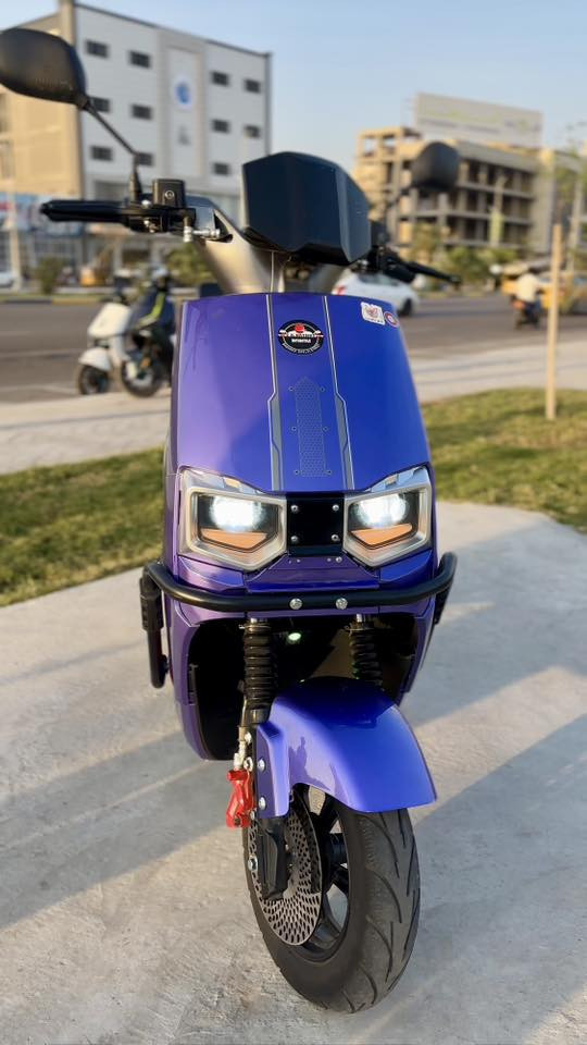 دراجة سكنس شحن ام عيون
دراجة شحن دراجة كهربائية ام عيون 

اللون بنفسجي

من ماركة هاوجي ZKH 

3 سرعات 
السرعة القصوى  80 حقيقي بالشاشة وبالمشي

6 بطاريات 32 أمبير 

72 فولت  

ضد الماء 

نضام ال P

نضام الرجوع للخلف R 

نضام مثبت السرعه  

نضام حساسات جانبية وخلفية 
مانع للسرقة 

 تشغيل بصمه 

گلوبات عالي ناصي قوي جداً 

أشاير يمنى ويسرى 

الكهربائيات كلهن شغالة 

الشاحنة الاصلية تدعم الشحن السريع 

مرايات

صندوق كبير داخلي 

الملف 2000 حقيقي 

🔴السعر :  750 الف وبيهة مجال قليل بالخدمة للشراي 

العنوان : البصرة : الامن الداخلي

الرقم : ***********
