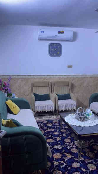 سلام عليكم 
تخم للبيع
8مقاعد
نضيف 
المكان الصوفيه
***********
