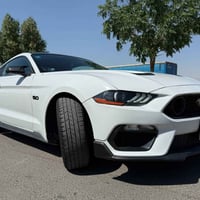 شباب فورد موستنك للبيع 3.7 V6 موديل 16 ماشيه 73مايل لون ابيض   بجم محد...