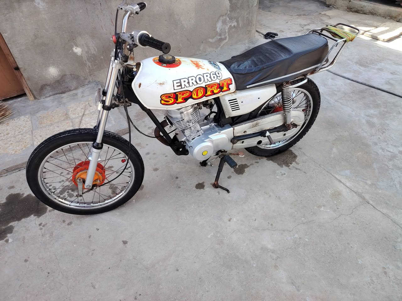 سلام عليكم  دراجه نامه شلامچه دراجه ادوات مكفوله من السرقه فقط دراجه حلوه ونشطه  مكاني بصره هارثه حي الانتصار سعر 400وبيهه مجال رقمي ***********
