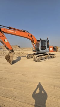 للبيع حفارات هيتاشي فايف موديل ٩٨+ داش ثري موديل ٩٣  هاتف 07742534866