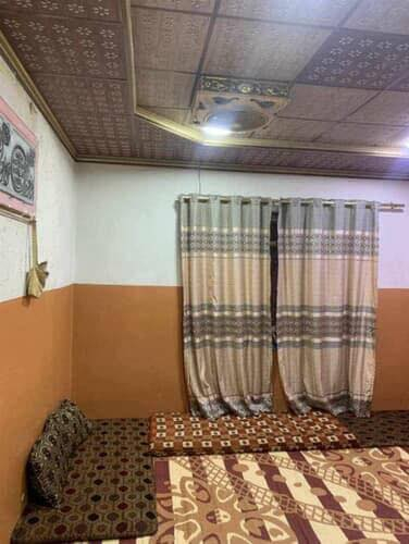 الطابق الأول  للايجار معزول عن الطابق الثاني غرفتين +
واستقبال+هول+مطبخ+مشتملات:***********
