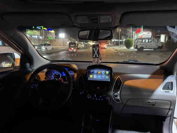 سلام عليكم توسان موديل 2013 خليجي بيها حادث قبغ جنطه اهنا بلعراق وصبغ عام جماليه كير محرك مكفولات ومحرك 2000 ومواصفات السياره شاشه تحكم ستيرن كامرا خلفيه بنوراما مكان السياره بغداد  السعر 120 وبيها مجال 
رقم التلفون ***********
