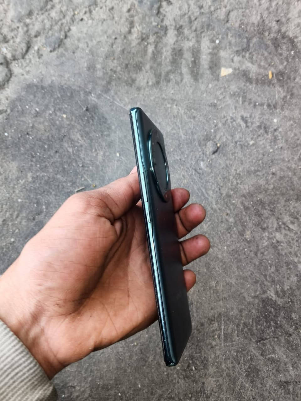 هونر 5G x9b ذاكره 256 كلشي شغال وع فحص بس الزكه مال الكامره مفطوره للبيع او مراوس وفرق مكاني حي اور ***********
